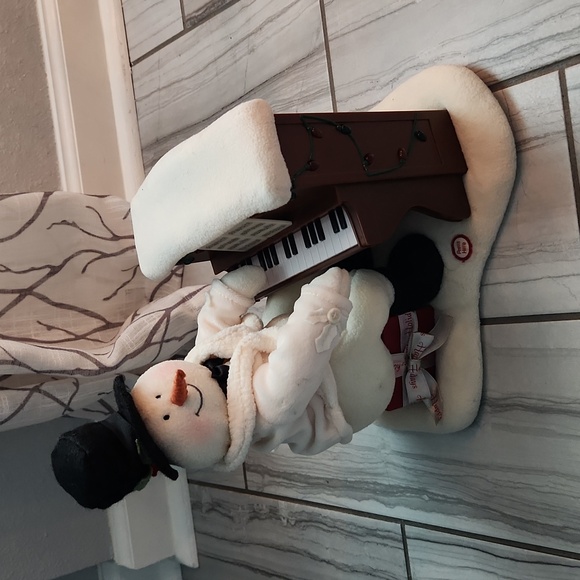 2005 Hallmark Jingle Pals Singing Snowman (DOESN'T MOVE) lights and music works - Picture 1 of 4